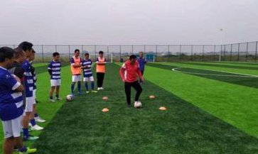 我大概明白为什么足球圈每次都说要换教练、战术问题