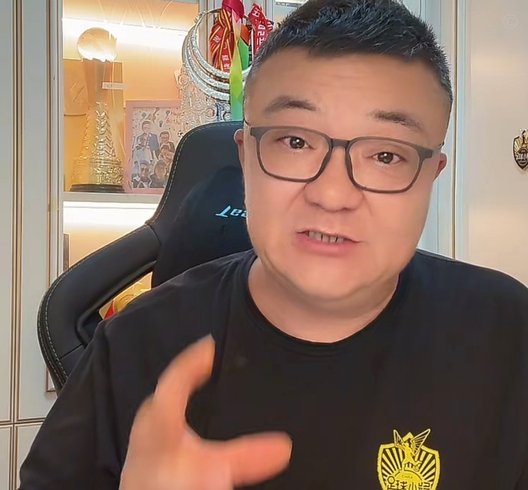 董路天天韩国足球到头，我们踢个泰国都踢得辣眼睛