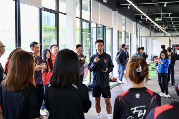 成渝德比情浓，蓉城铜梁龙球迷联谊倡文明观赛