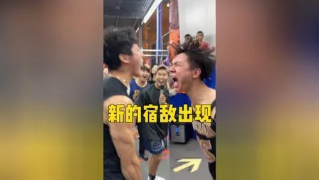 看了半场托里齐的表现，我想骂人