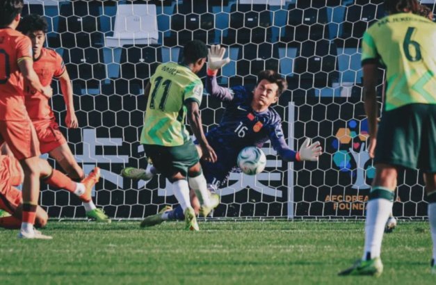 古斯塔沃击中横梁 李昊神扑救 河南0-0西海岸