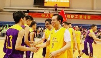 许家印30分狂砍MVP，恒大集团篮球赛上演意外惊喜