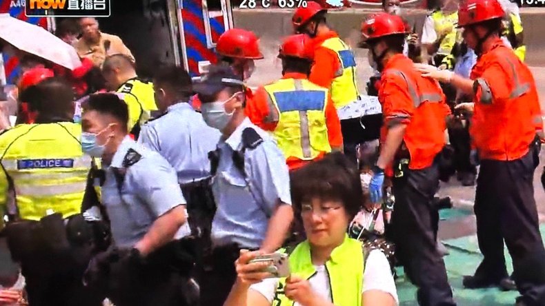 康桥基地现辱骂久事集团标语警方到场维持秩序