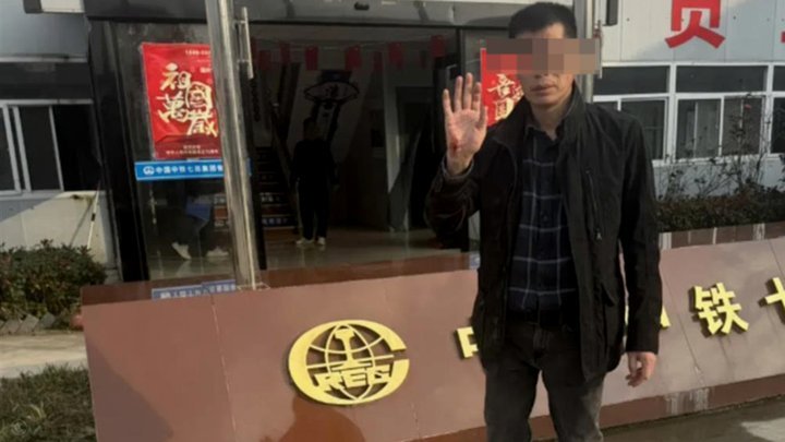 记者：小蜘蛛正承受巨大痛苦&和家人遭威胁，2月就决定离队