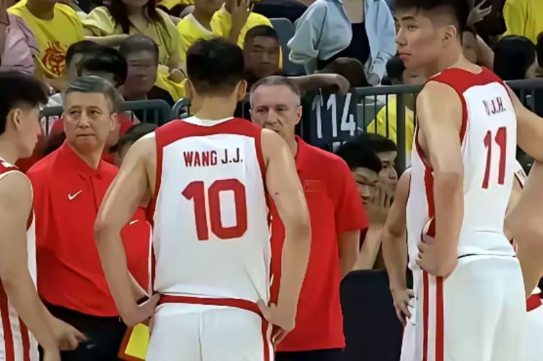 背着手往后退我发现是国内球员后卫必修课啊