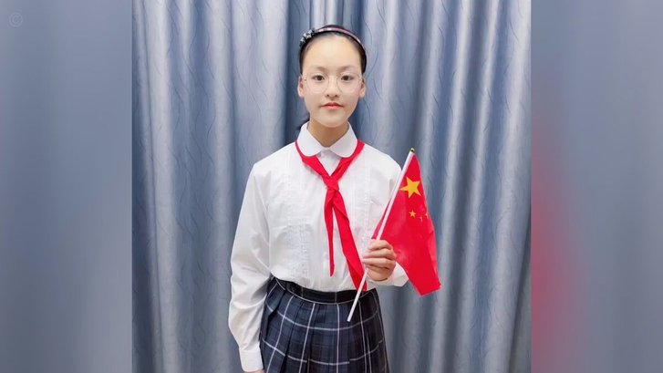 向余望社媒：五星红旗迎风飘扬，兄弟们我爱你们